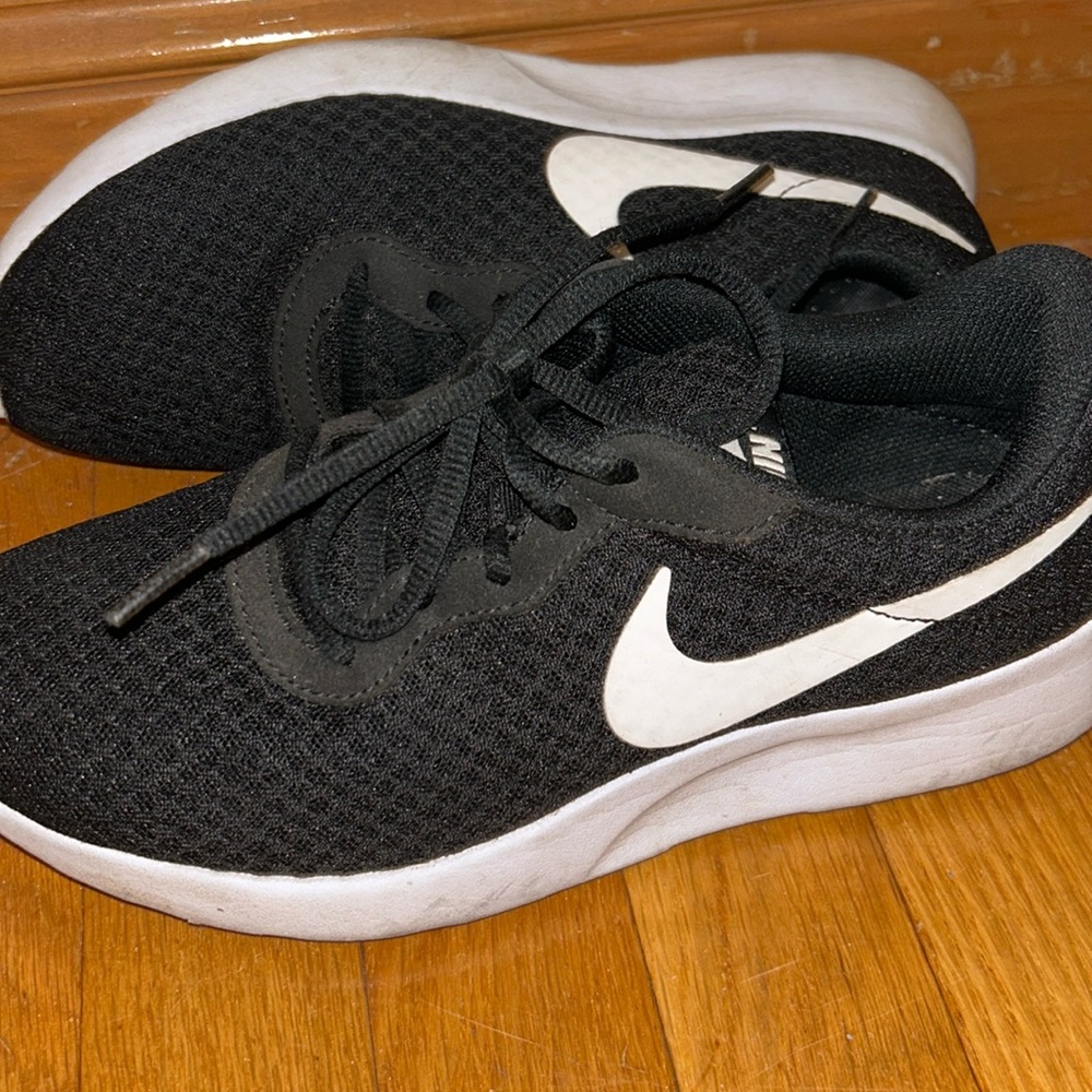 Nike Roshe runs, barely worn, black, women’s 8.5
